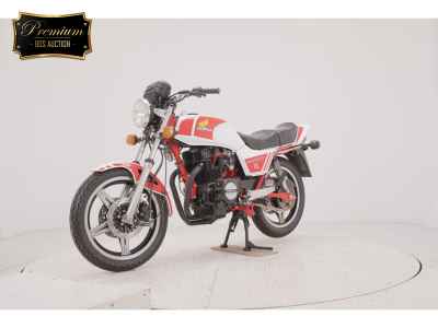 Honda CB250 Super Hawk