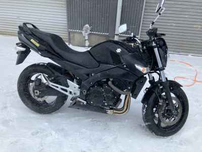 Suzuki GSR400 2011