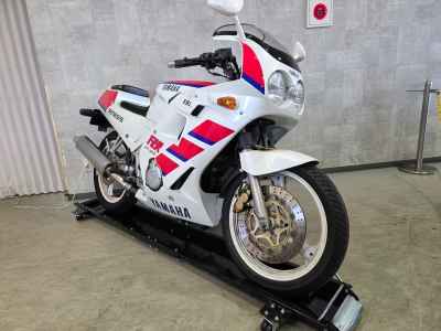 Yamaha FZR250
