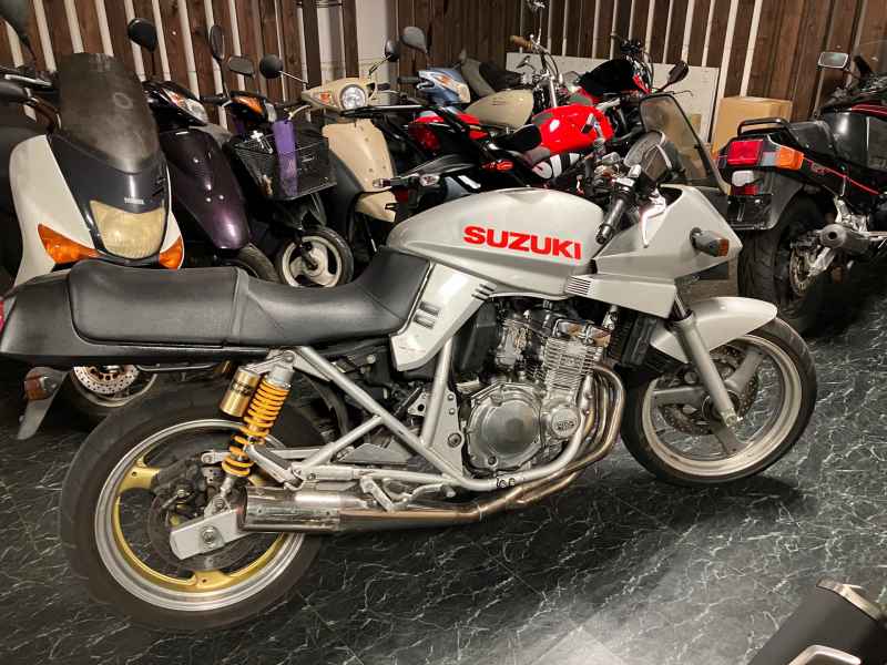 Suzuki GSX250S Katana