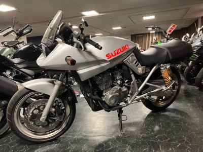 Suzuki GSX250S Katana
