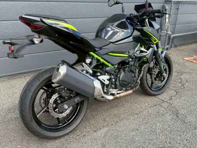 Kawasaki Z400 2022