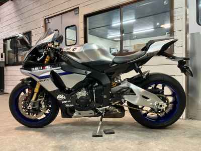 Yamaha YZF-R1M 2015