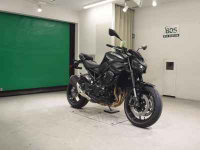 Kawasaki Z900 2025