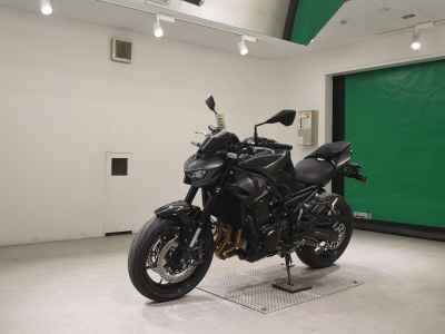 Kawasaki Z900 2025