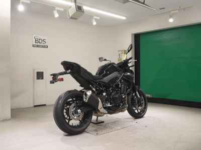 Kawasaki Z900 2025