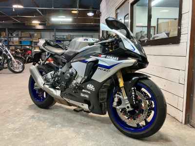 Yamaha YZF-R1M 2015