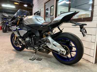 Yamaha YZF-R1M 2015