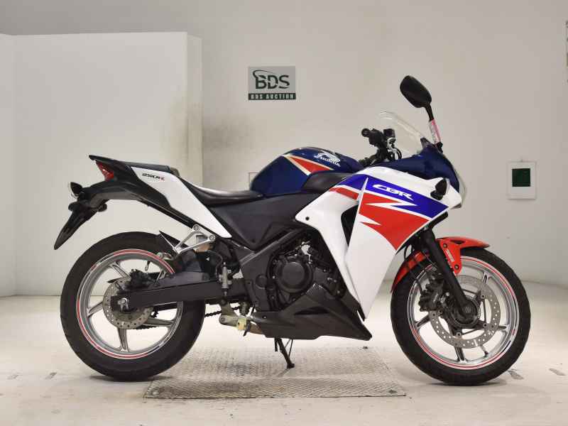 Honda CBR250R 2011