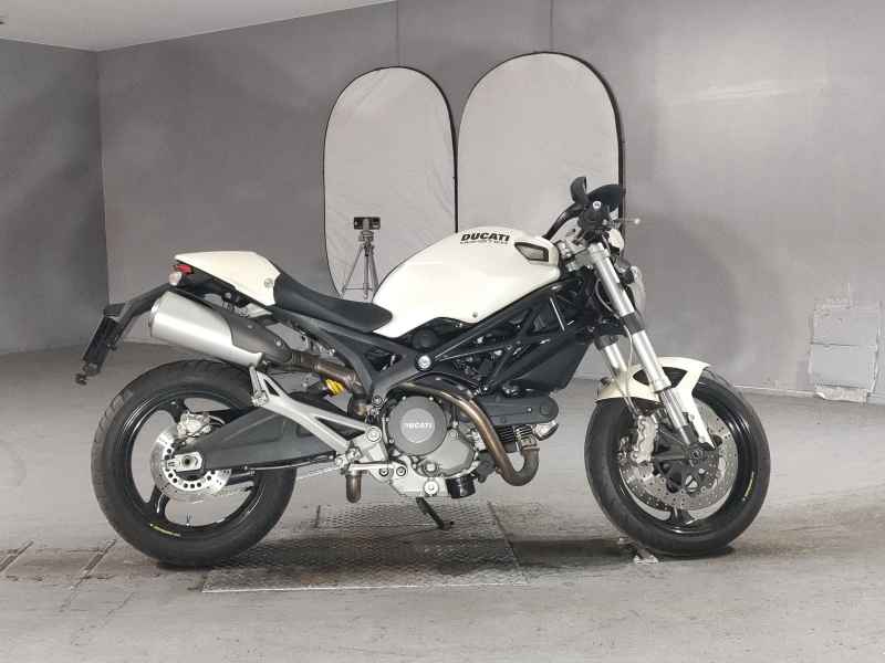 Ducati Monster 696+ 2010