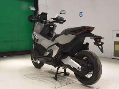 Honda X-Adv 750 2025