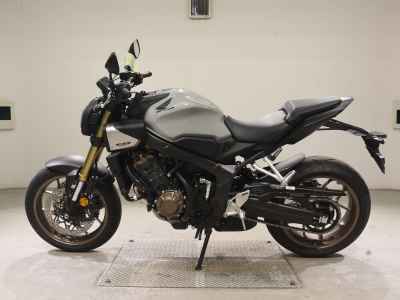 Honda CB650R E-Clutch 2025