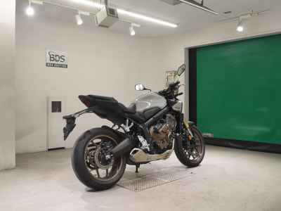Honda CB650R E-Clutch 2025