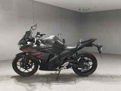 Yamaha YZF-R25 2015