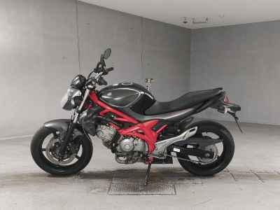 Suzuki Gladius SFV400 2016
