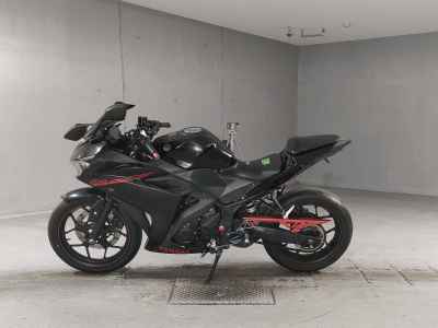 Yamaha YZF-R25 2015