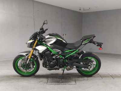 Kawasaki Z900 SE 2025