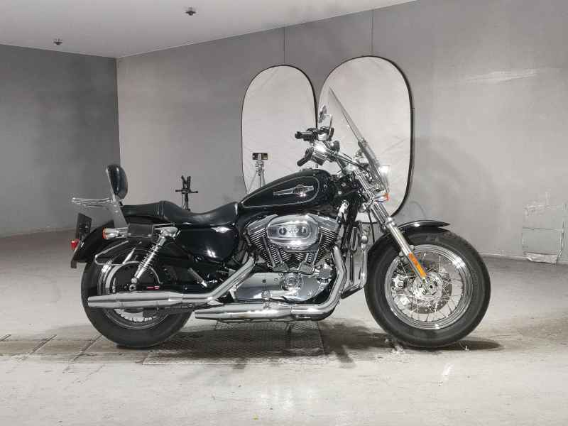 Harley-Davidson Sportster Custom XL1200C 2013