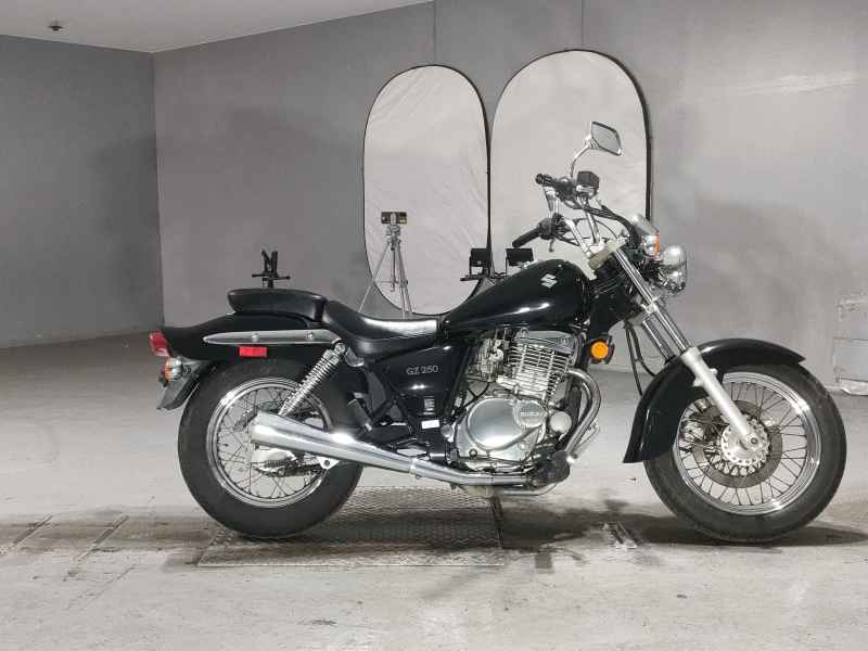 Suzuki GZ250 2010