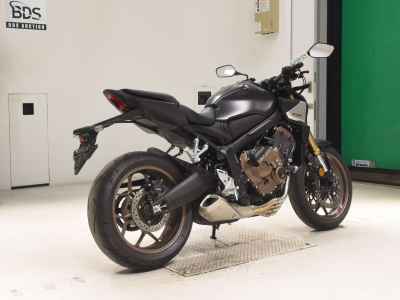 Honda CB650R E-Clutch 2025