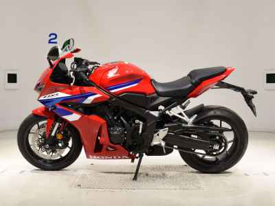 Honda CBR650R E-Clutch 2025