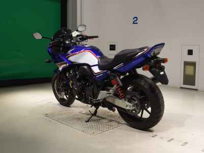 Honda CB400 Super Boldor 2023