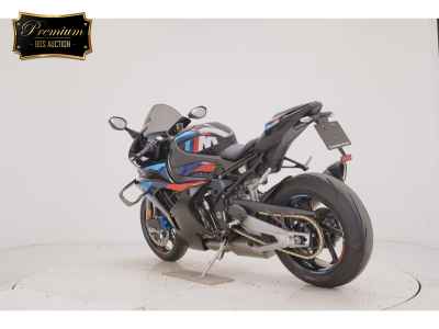BMW M1000RR 2025