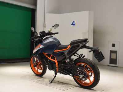 KTM 390 Duke 2025