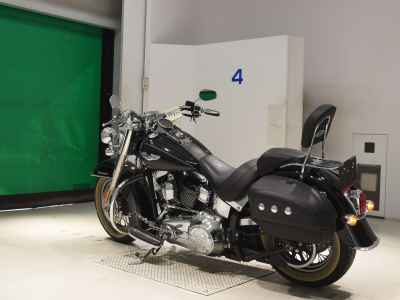 Harley-Davidson Deluxe FLSTN1580 2011