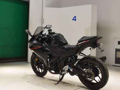 Yamaha YZF-R25 2015