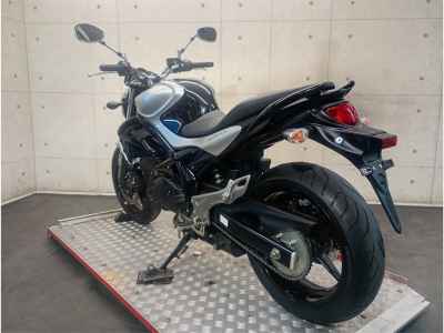 Suzuki Gladius SFV400 2012