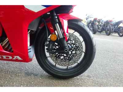 Honda CBR650R E-Clutch 2024