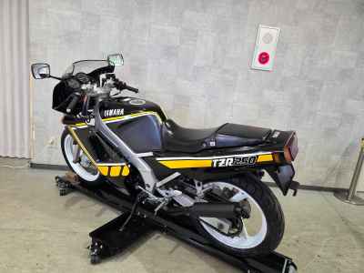 Yamaha TZR250