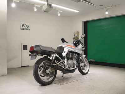 Suzuki GSX250S Katana