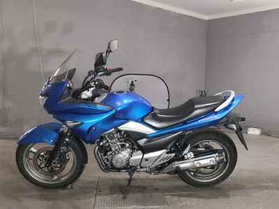 Suzuki GSR250S