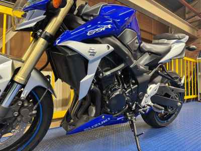 Suzuki GSR750 2016