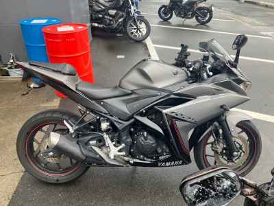 Yamaha YZF-R25 2016