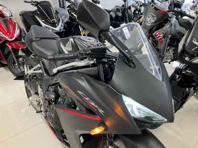 Honda CBR650R 2024