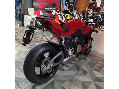Ducati Streetfighter V4S 2025