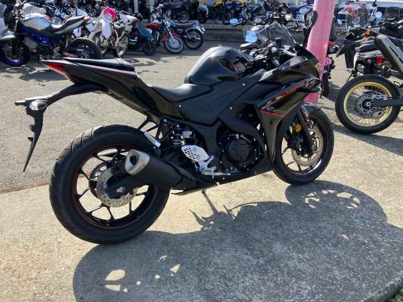 Yamaha YZF-R25 2018