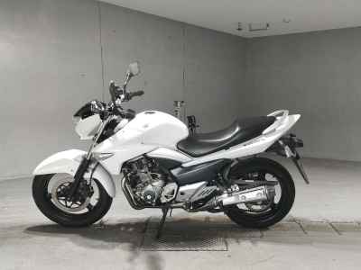 Suzuki GSR250