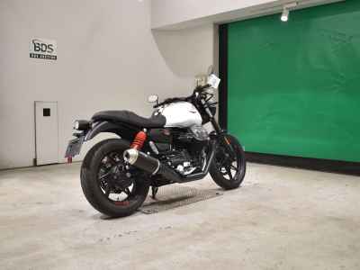 Moto Guzzi V7 Stone 2025