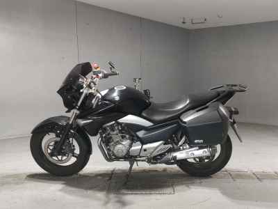 Suzuki GSR250