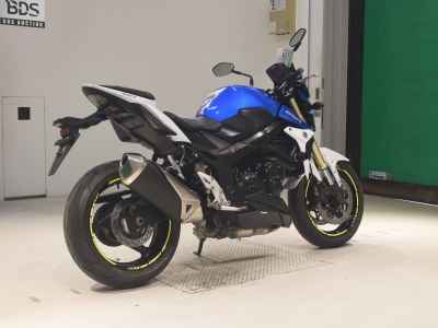 Suzuki GSR750 2013