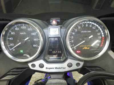 Honda CB400 Super Boldor 2016