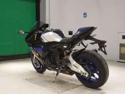 Yamaha YZF-R1M 2023