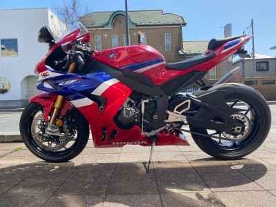 Honda CBR1000RR-R FB SP 2025