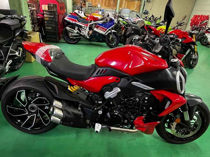 Ducati Diavel V4 2023