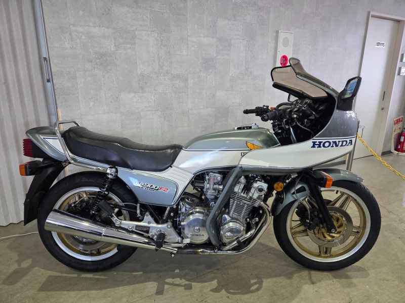 Honda CB900F 2022