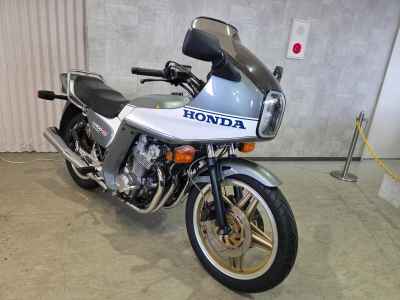 Honda CB900F 2022